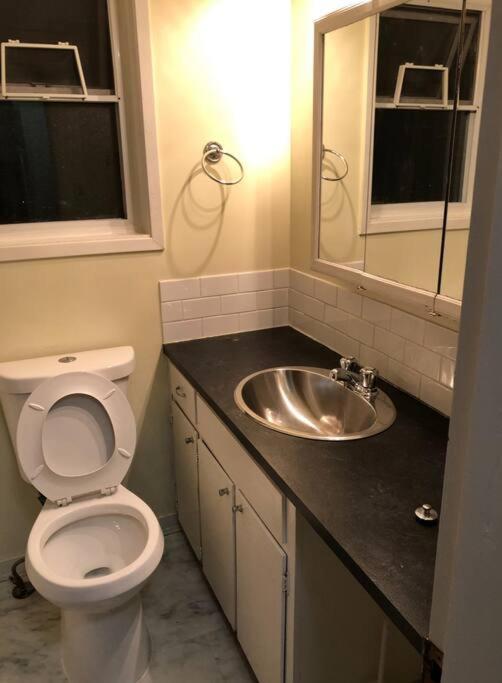 4 Bedroom Upper Level Kits Holiday home Vancouver