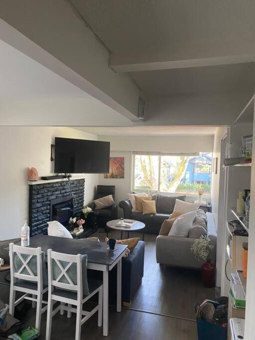 4 Bedroom Upper Level Kits Vancouver