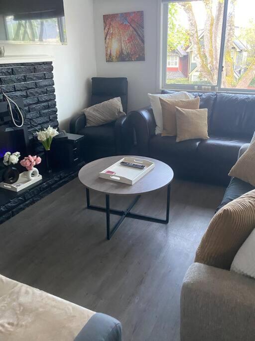 4 Bedroom Upper Level Kits Holiday home *