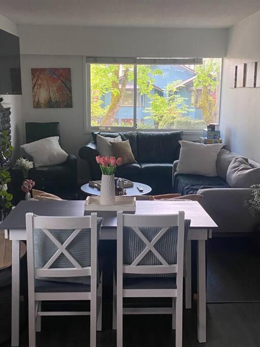 4 Bedroom Upper Level Kits Vancouver