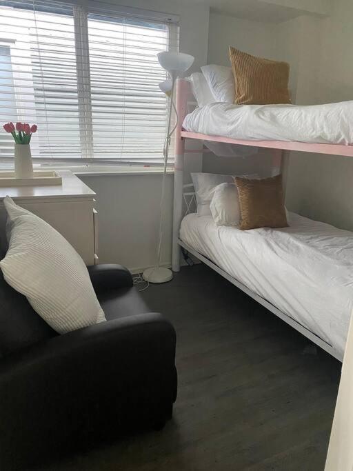 4 Bedroom Upper Level Kits Vancouver