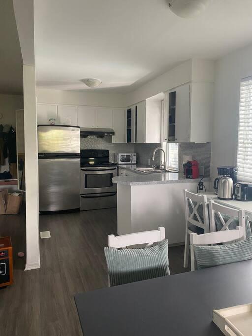 4 Bedroom Upper Level Kits * Vancouver
