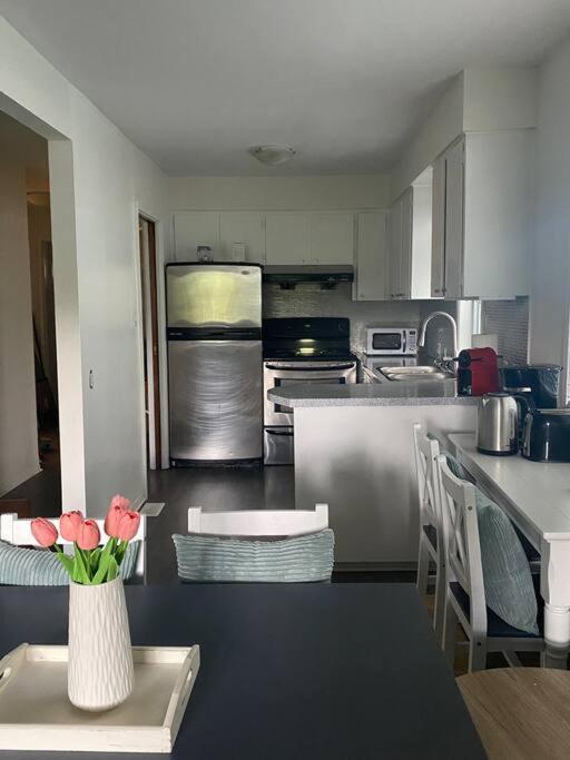 4 Bedroom Upper Level Kits * Vancouver